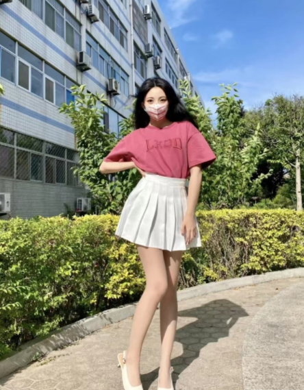 女生甜辣风百褶裙穿搭攻略(百褶裙怎么搭配好看2022)
