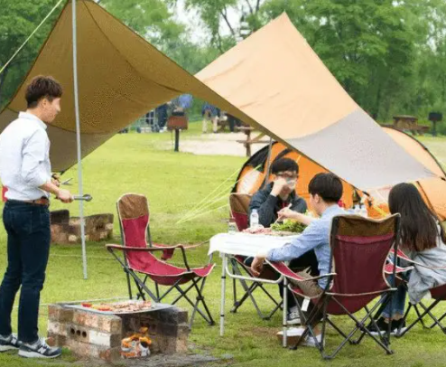 2024国庆露营带外套吗(国庆去露营适合穿什么衣服)