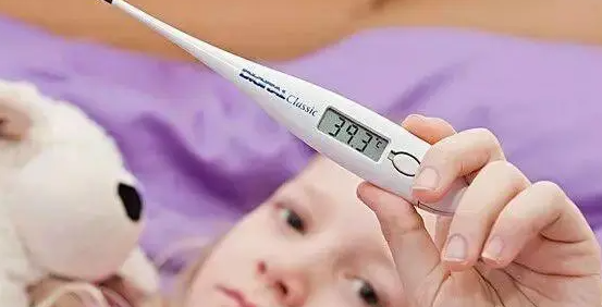婴儿体温多少算正常（健康婴儿正常体温范围大概是多少）