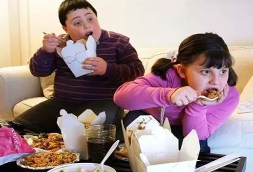 孩子到底该不该吃零食？家长应该如何做？