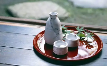 日本清酒与海鲜如何搭配,日本清酒与海鲜的不同搭配方式