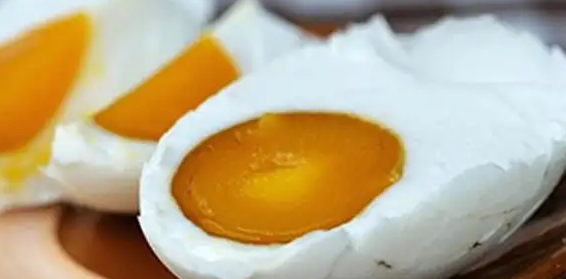 咸鸭蛋有什么营养价值（咸鸭蛋的营养价值和功效都有哪些）