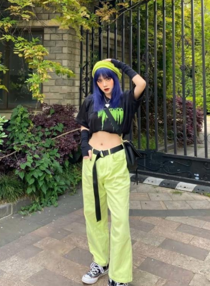 小个子女生甜酷穿搭(如何掌握甜酷风穿搭平衡)