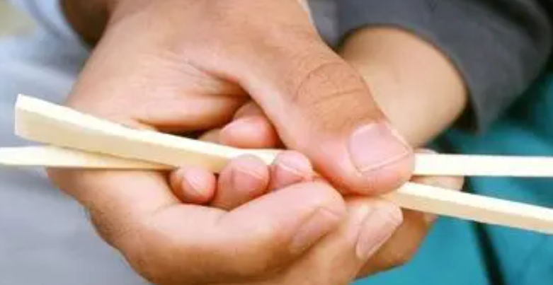 儿童有没有必要使用练习筷（宝宝什么时候开始用训练筷子比较合适）