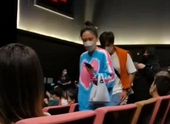 谢娜产后首演话剧阵仗大,超10位明星为她站台