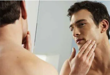 男士护肤用哪几样护肤品(男士正确面部清洁小贴士)