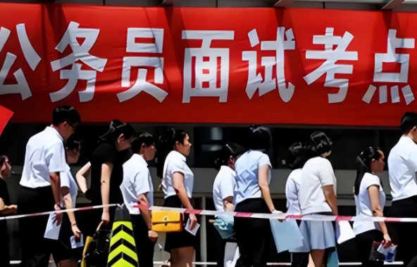 研究生和公务员有哪些差别（考研和考公哪个好考）