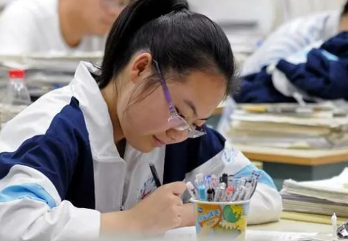 初中三年孩子会遇到哪些问题（家长们如何把好关）
