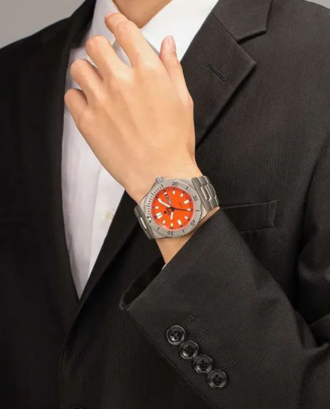 手表玫瑰金和玫瑰红的区别(常见的腕表材质与打磨纹路)