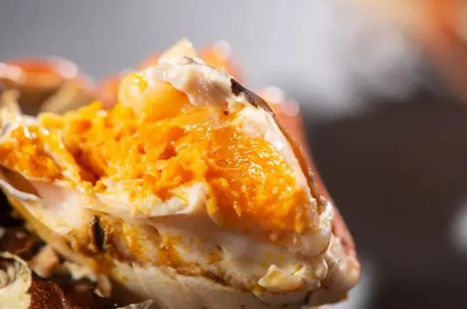 螃蟹黄是绿色还能吃吗(导致螃蟹黄变成绿色的原因是啥)