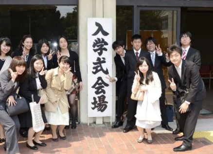 进入日企留学毕业生仅占42%，首次低于进入外企留学生比例
