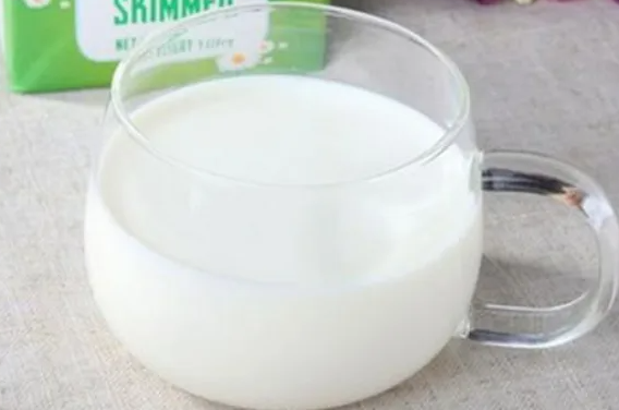 全脂乳粉对人体有害吗（全脂乳粉和生牛乳的区别是什么）