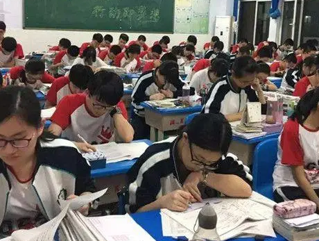 衡水中学“内卷”严重？进入衡水中学相当于半只脚踏入大学