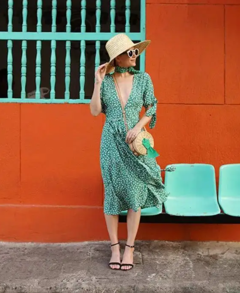 茶歇裙穿什么款式显瘦(茶歇裙怎么穿搭才好看)