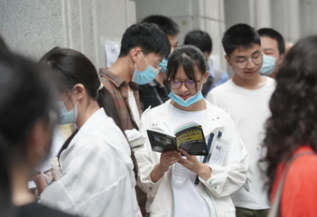 应届生和往届生有差距么？是否会无缘理想大学呢？
