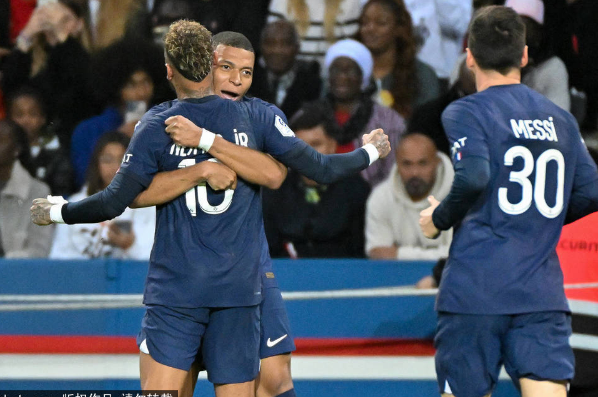 法甲联赛第11轮巴黎1-0马赛（姆巴佩助攻内马尔巴黎1-0马赛）