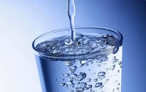 矿泉水和纯净水哪个适合长期饮用 矿泉水和纯净水有区别吗