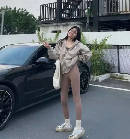 2022年秋冬无痕裤穿搭技巧(女生无痕裤怎么穿好看)