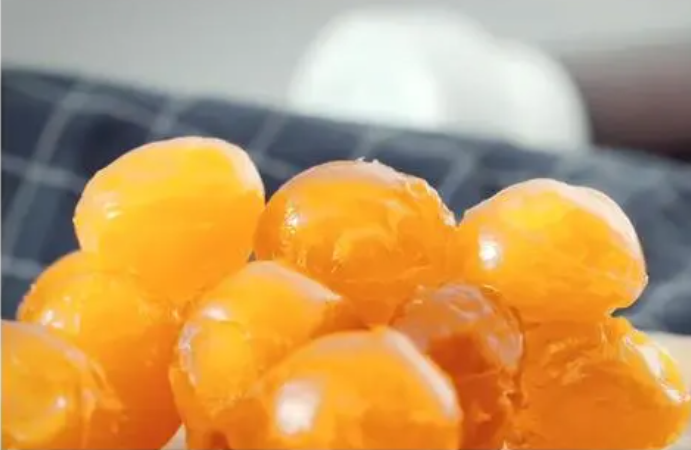 咸蛋黄怎么做菜好吃?用咸蛋黄做菜不妨这样尝试