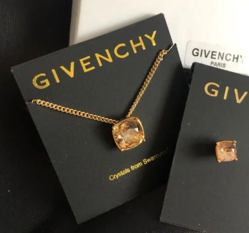 纪梵希项链属于哪个档次(怎么辨别纪梵希项链的真假)