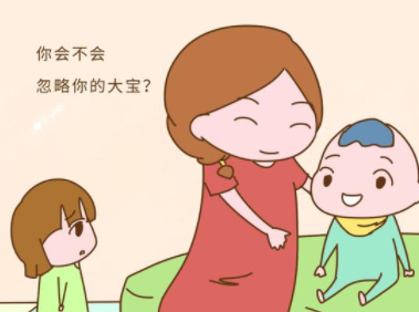 大宝一定要让着二宝吗？父母应该怎么办？