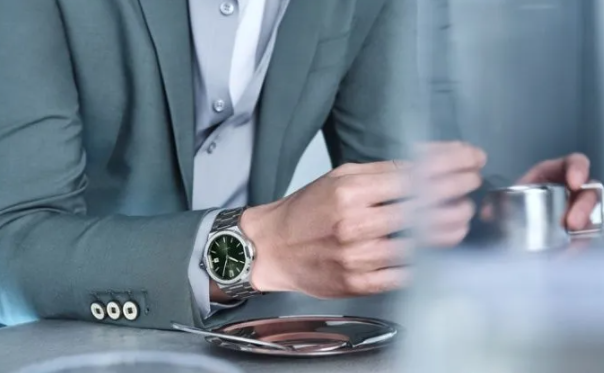 飞亚达属于什么档次的品牌(飞亚达手表送男朋友合适吗?)