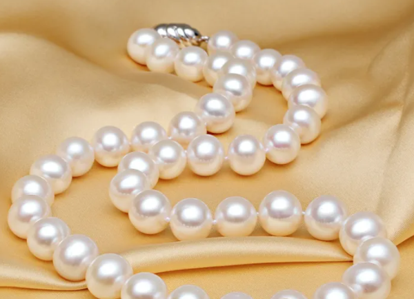 海水珍珠项链怎么保养(佩戴海水珍珠的注意事项)