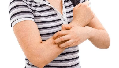 大腿内侧长钱币状湿疹危险吗(大腿内侧长钱币状湿疹怎么治)