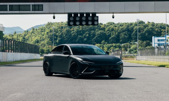 智己L7 SP性能版上市 号称国内首台高性能电动车