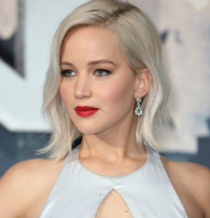 大表姐因阿曼达表演精湛退出新片(詹妮弗·劳伦斯退出坏血)