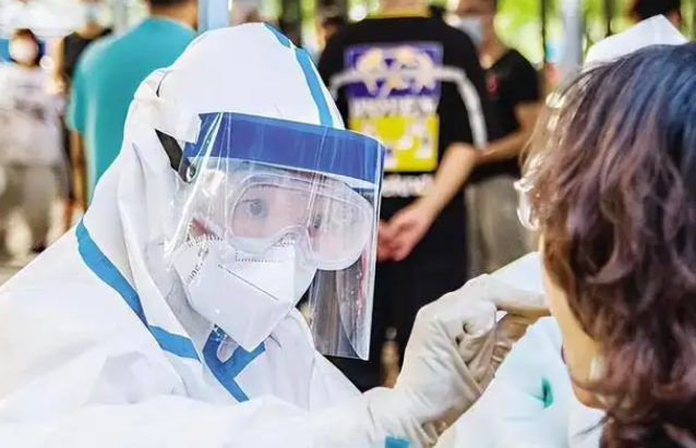 广州新增超2000例 实拍方舱启用(广州疫情最新情况)