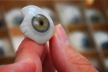 戴义眼片小孩如何心理辅导,如何正确看待小孩戴义眼片 戴义眼片小孩如何心理辅导,如何正确看待小孩戴义眼片