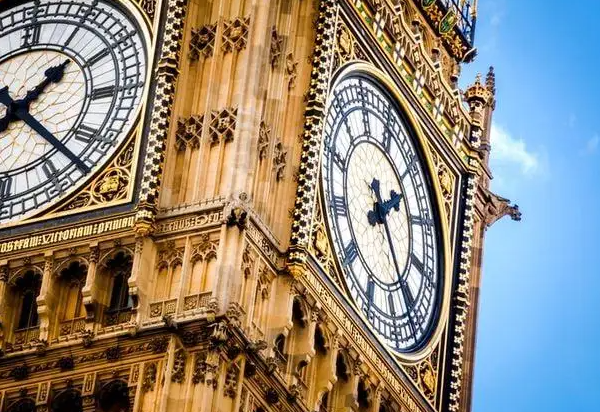 英国大本钟时隔5年再敲响(今天是英国的国殇纪念日)