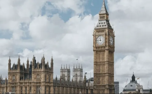 英国大本钟时隔5年再敲响(今天是英国的国殇纪念日)