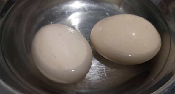 煮熟的鸡蛋可以放几天（怎样煮鸡蛋不会破）