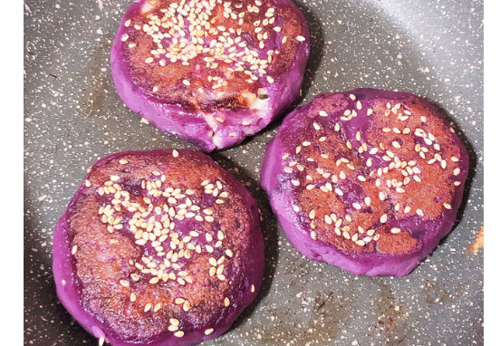 紫薯饼怎么做不变颜色 紫薯饼怎么做好吃又简单