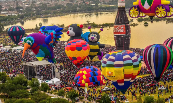 墨西哥国际气球节发生事故至少12人受伤