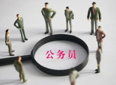 2023年公务员共计招生3.71万人，其中67.4%职位招录应届毕业生
