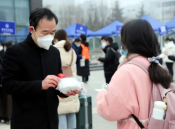 多地教育局纷纷向返乡大学生发布公开信，迎接学生平安归来