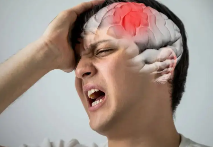 偏头疼是怎么引起的（偏头痛的解决方法有哪些）
