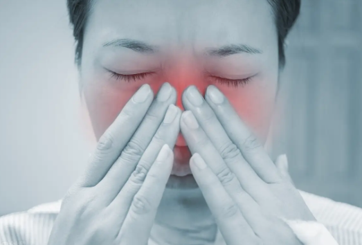 过敏性鼻炎的症状有哪些（过敏性鼻炎该如何治疗呢）