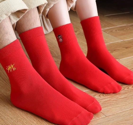 年后开工红袜子是早上还是晚上穿?新年开工本命年红袜子穿几天2026 年后开工红袜子是早上还是晚上穿?新年开工本命年红袜子穿几天2026