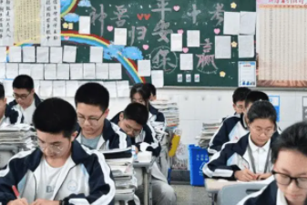 中考生被禁止复读?录取率只有一半怎么办呢？