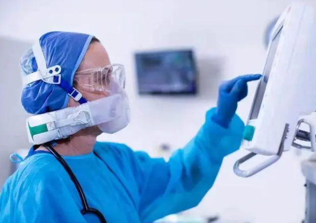 医护:现在是防医疗挤兑关键时刻(目前的医疗状态怎么样)