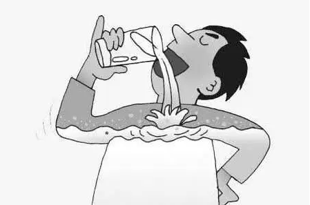 新冠喝水喉咙里像放了刀子一样(阳了咽喉肿痛怎么喝水)