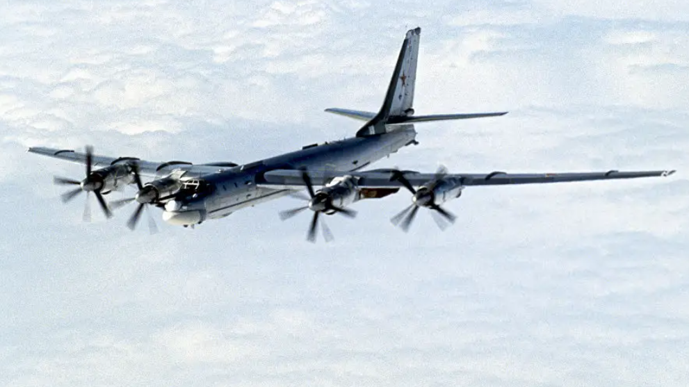 俄战略轰炸机在日本海上空飞行(日空自战机紧急升空)