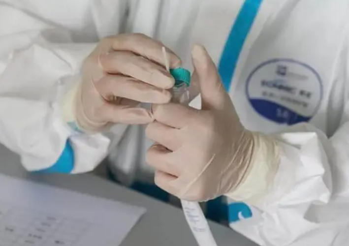 如何区分“复阳”和“再感染”(人会因为不同毒株多次感染吗)