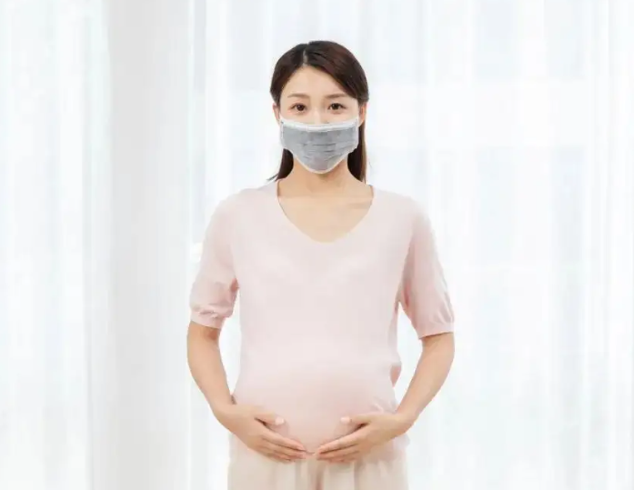 产妇确诊新冠还能喂奶吗(孕产妇感染新冠会影响胎儿吗)