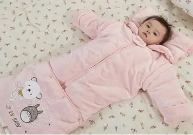 冬夜要为新生儿配置睡袋吗(秋冬刚出生宝宝的睡袋怎么选2024) 冬夜要为新生儿配置睡袋吗(秋冬刚出生宝宝的睡袋怎么选2024)