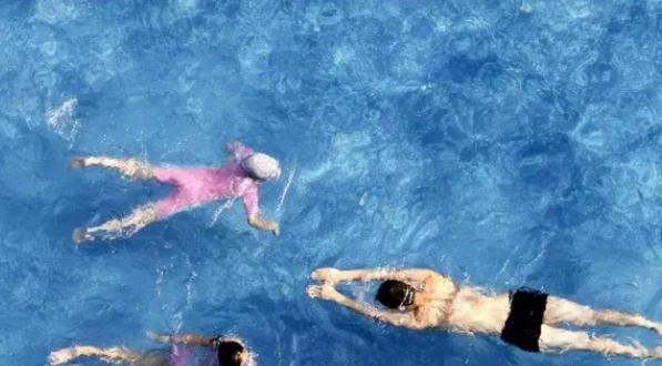 游泳前你不能不知道的真相（如何判断泳池的水干不干净）